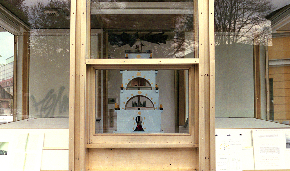 <p>2015<br />
Family Pyramid</p>
